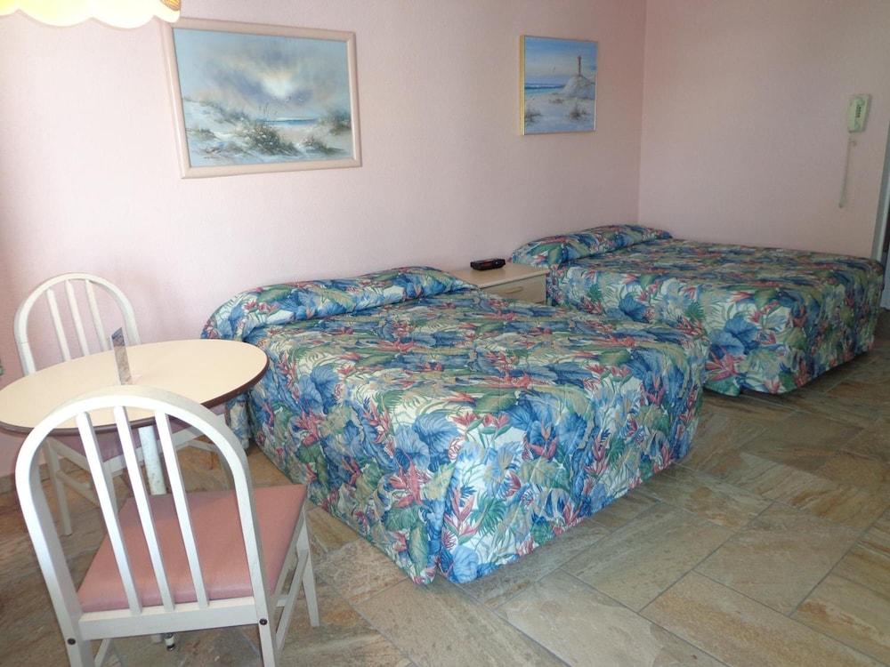 Quarterdeck Motel photo 15