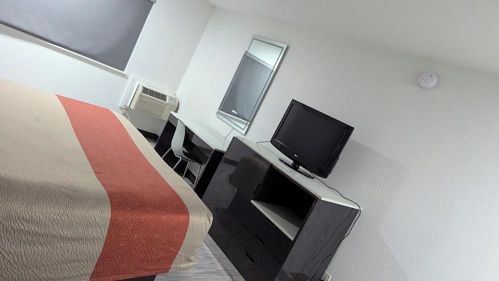 Evergreen Inn Portland Airport photo 9