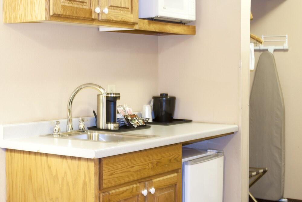Country Inn & Suites by Radisson, Cedar Falls, IA photo 13