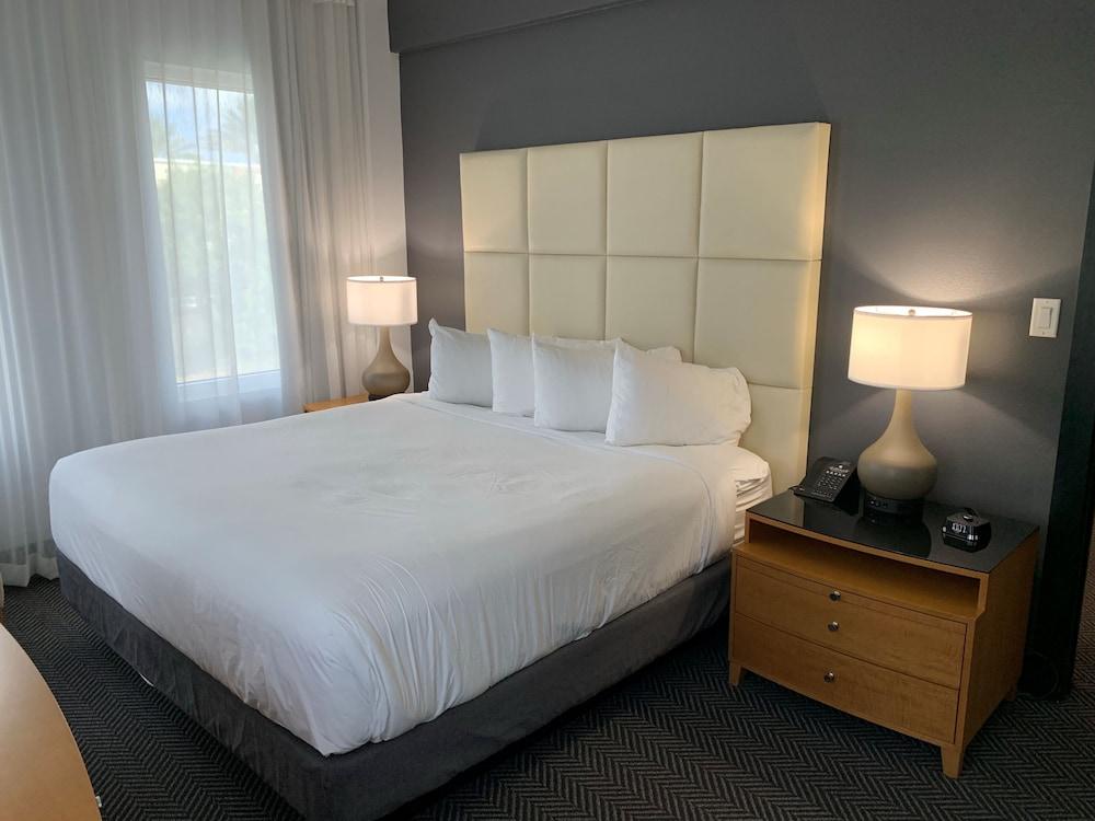 Streamline Hotel photo 54