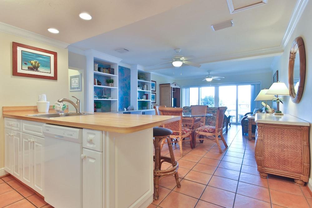 Tortuga Inn Beach Resort photo 97