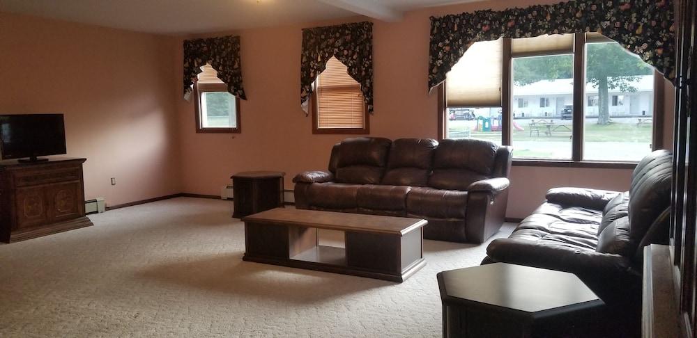 Red Ranch Motel photo 35