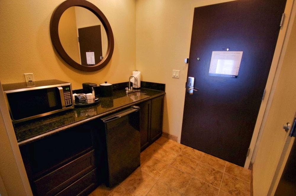 Hampton Inn & Suites Jacksonville - Beach Blvd/Mayo Clinic photo 14
