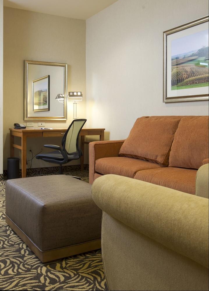 Hilton Garden Inn Cedar Falls photo 47