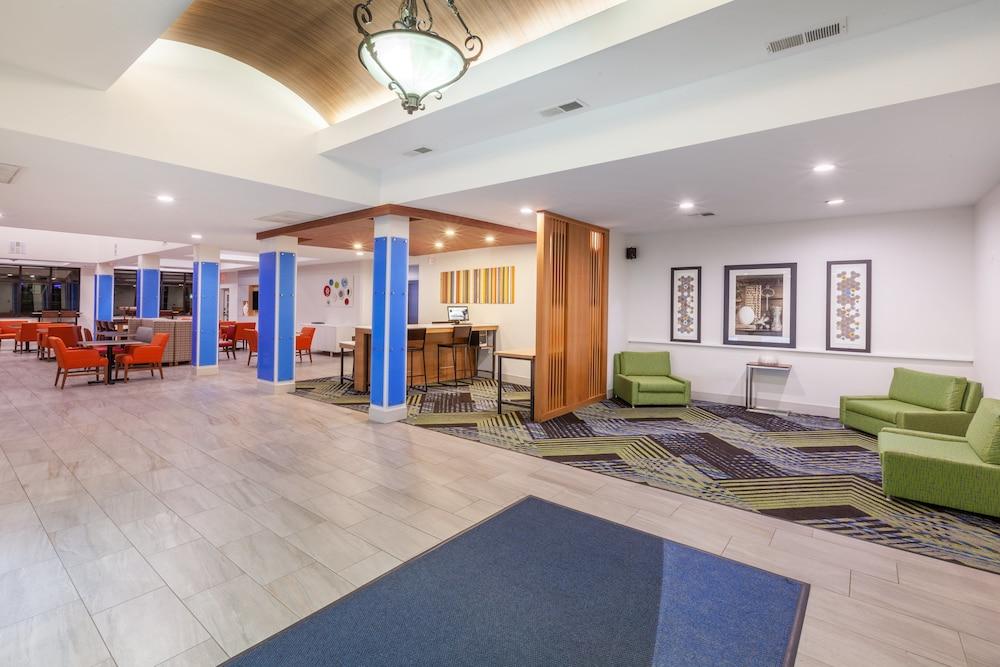 Holiday Inn Express Hotel & Suites Orange by IHG photo 18