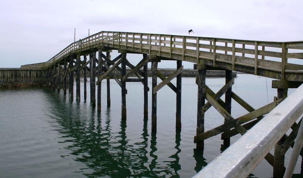 Islander Westport photo 22