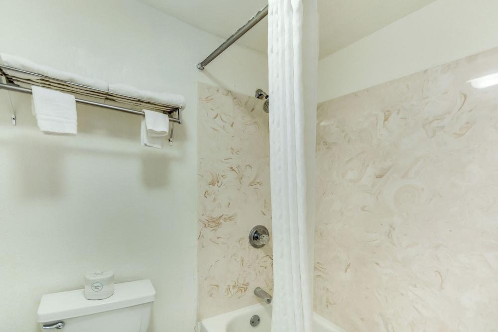 Hometown INN photo 31