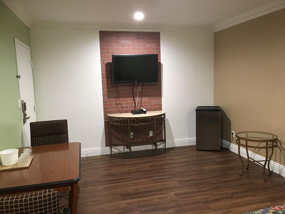 American Inn & Suites LAX photo 3