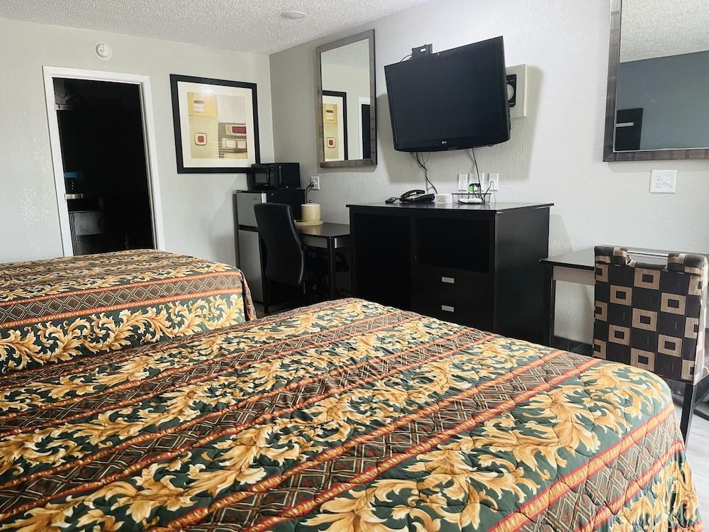 Town House Motel photo 5