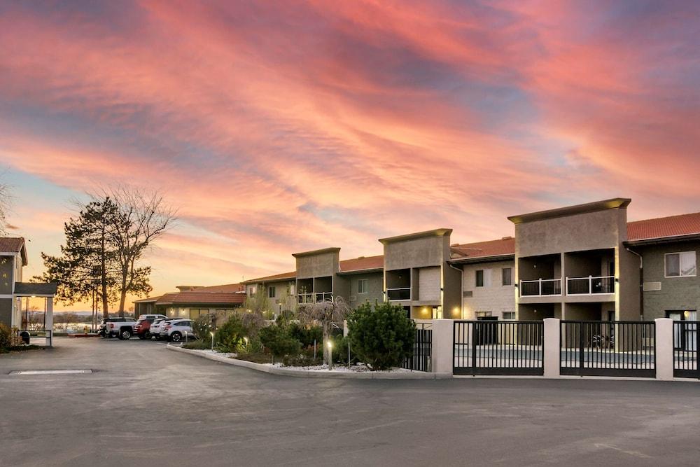 Best Western Plus Lake Front Hotel photo 52