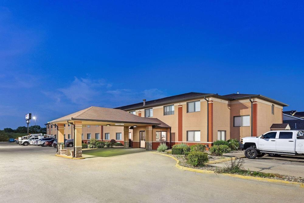 Baymont by Wyndham Waterloo photo 33