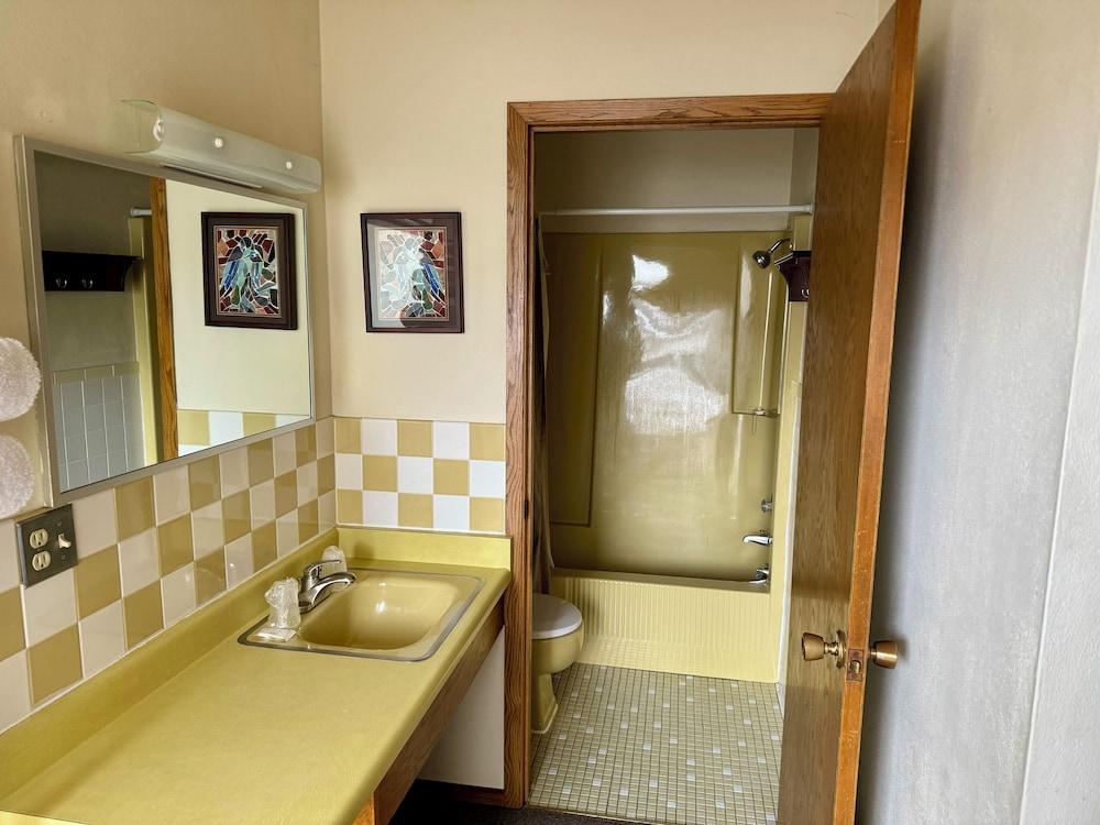Napps Motel photo 29