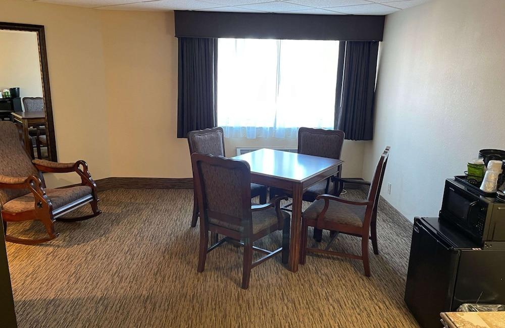 Crossroads Hotel and Event Center photo 65