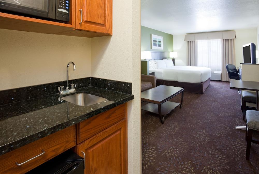 Holiday Inn Express & Suites Aberdeen by IHG photo 10