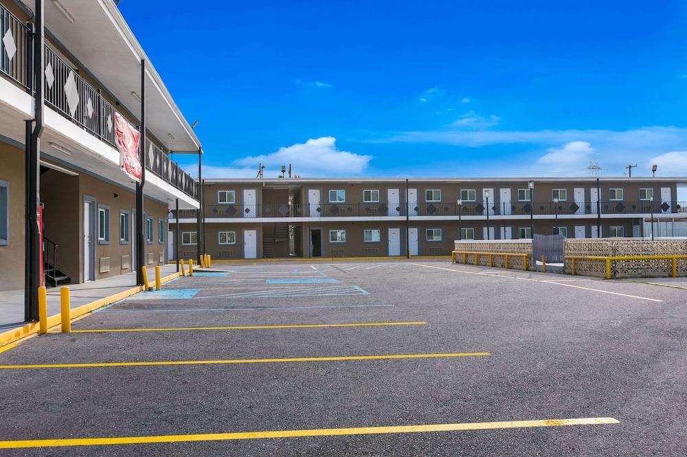 Econo Lodge Gretna - New Orleans photo 27