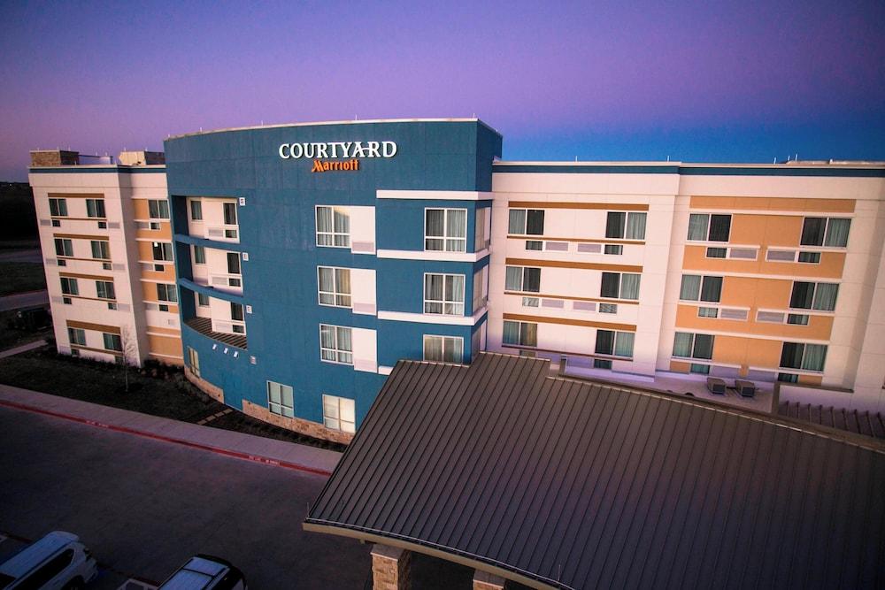 Courtyard by Marriott Dallas Midlothian-Midlothian Conf Ctr photo 1
