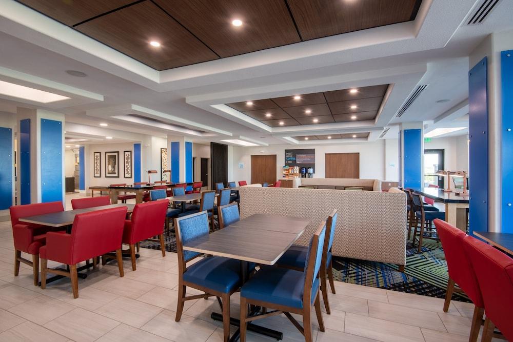 Holiday Inn Express & Suites Yuma by IHG photo 31