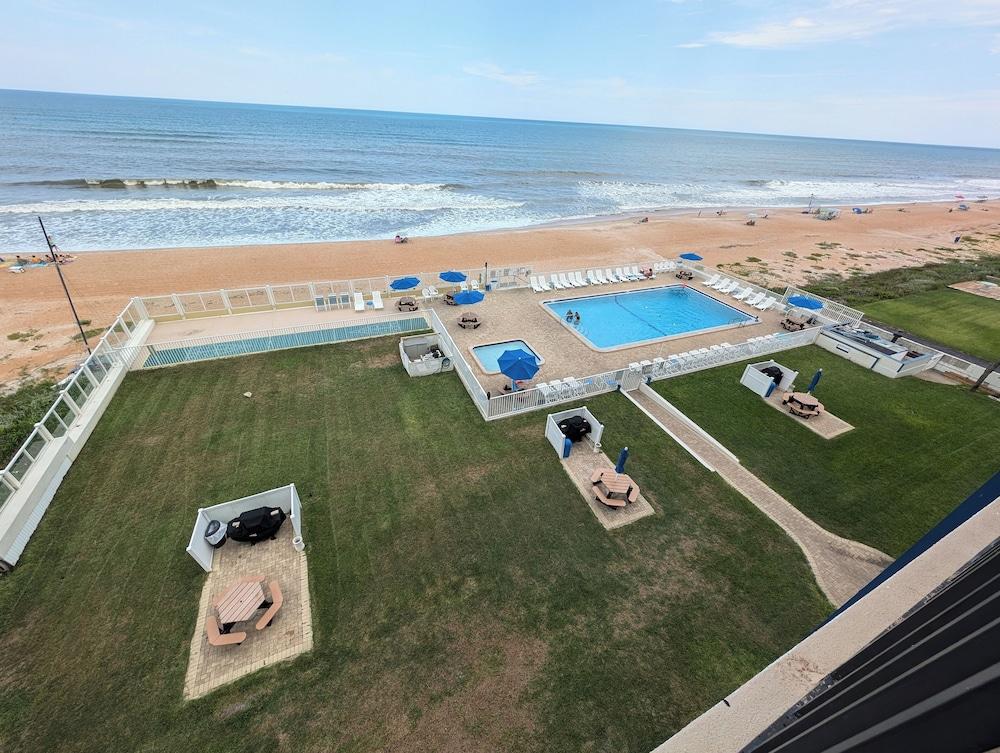 Traders Inn Beach Club photo 31