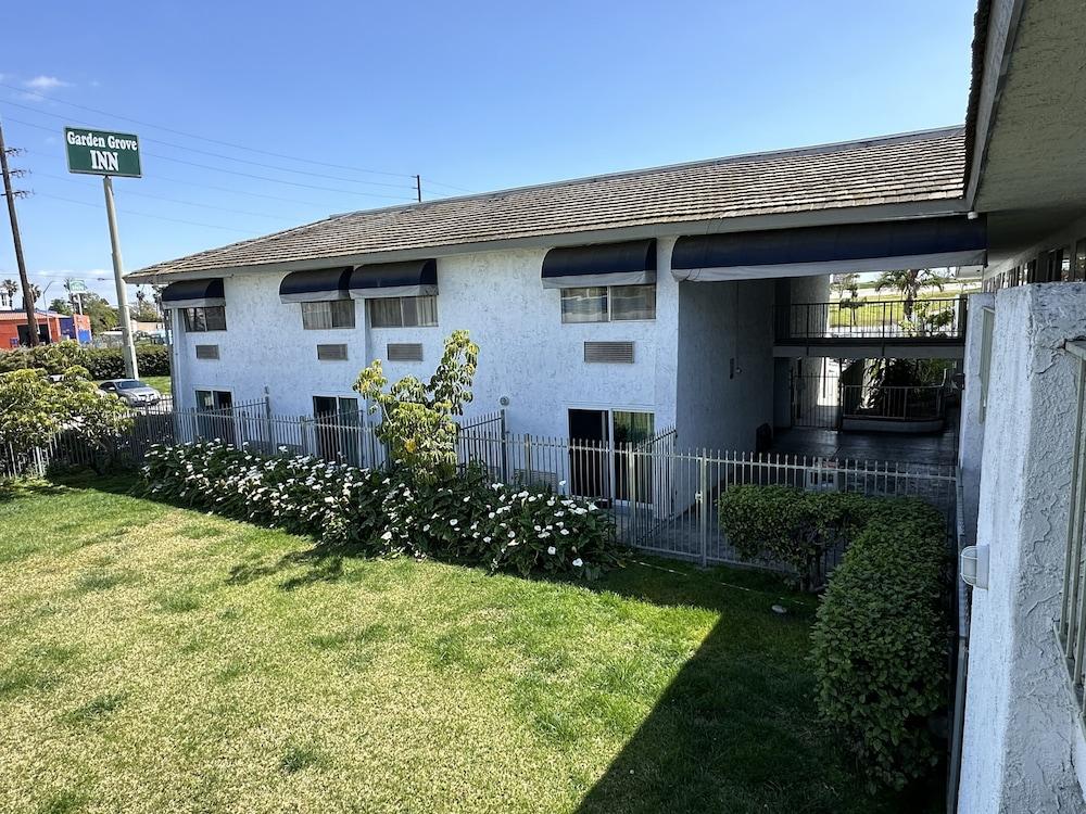 Garden Grove Inn photo 9