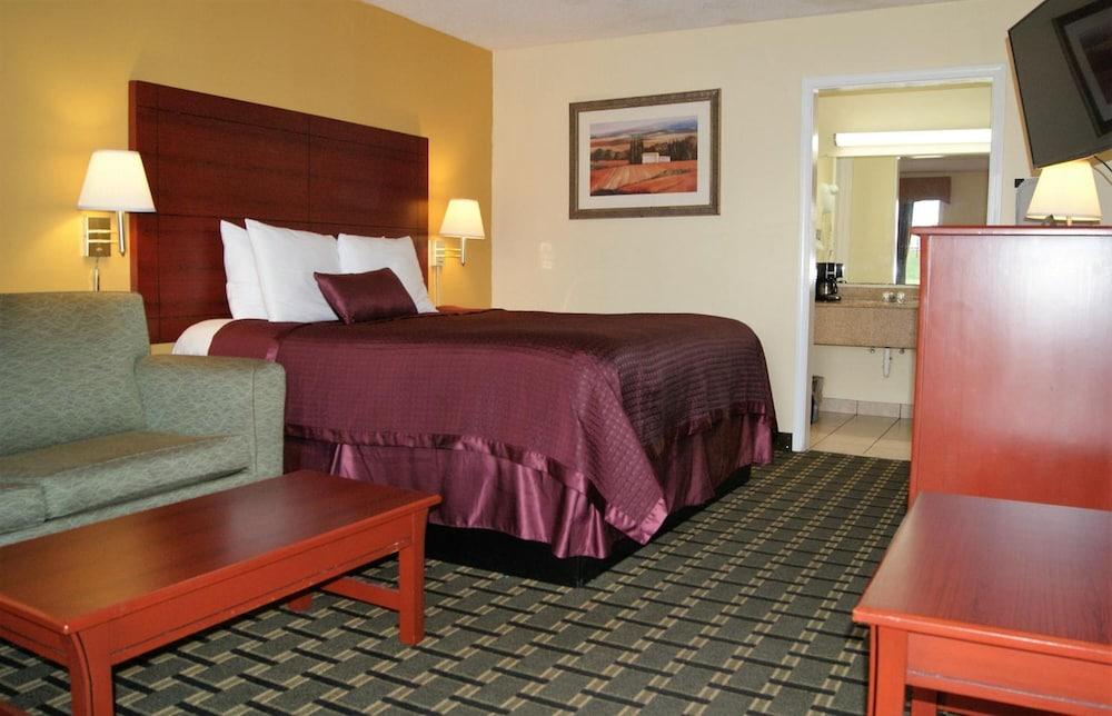 Red Carpet Inn photo 30