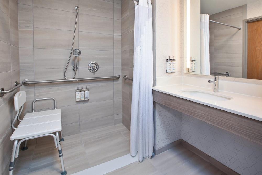 Holiday Inn Express & Suites Buffalo by IHG photo 20
