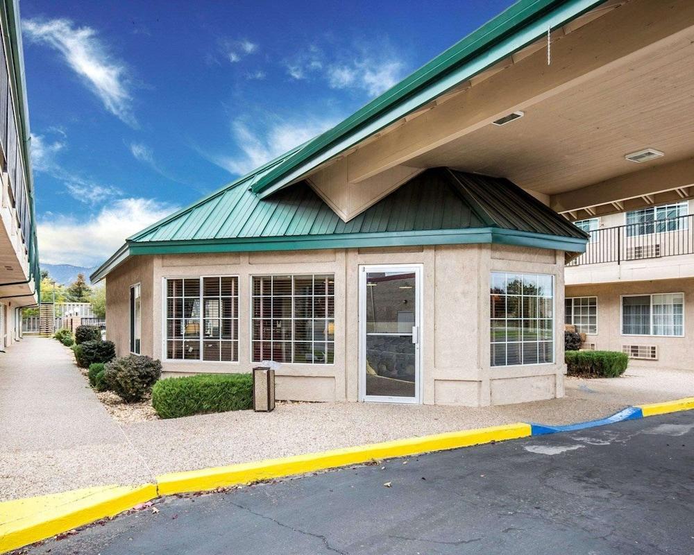 Quality Inn & Suites Minden photo 29