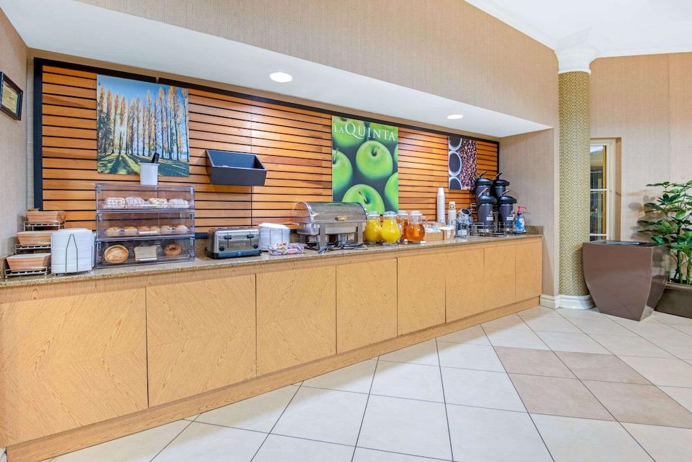 La Quinta Inn & Suites by Wyndham Sherman photo 22