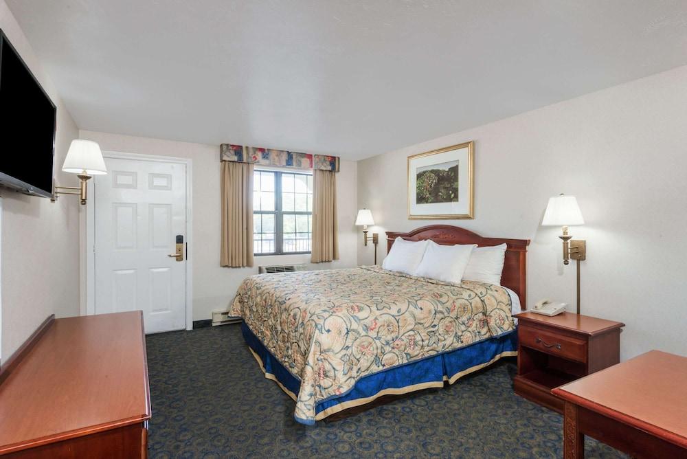 Knights Inn North Attleboro photo 24