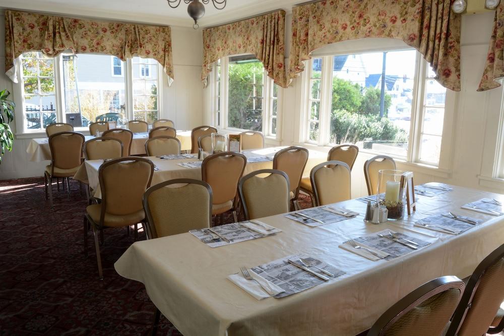 Lamie's Inn and The Old Salt Restaurant photo 43