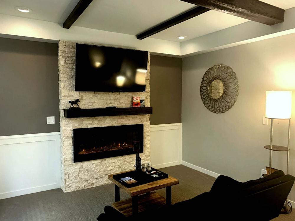 Cedar Stables Inn and Suites photo 10
