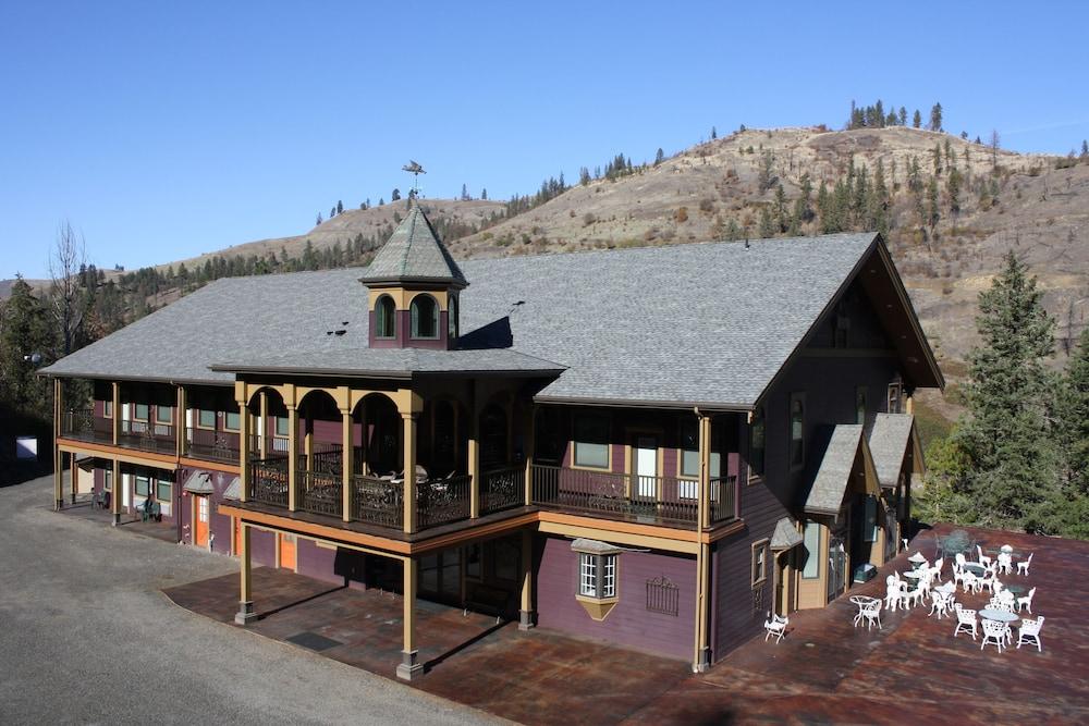 Hearthstone Elegant Lodge by the River photo 44