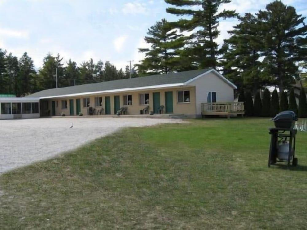 Northwinds Motel photo 23