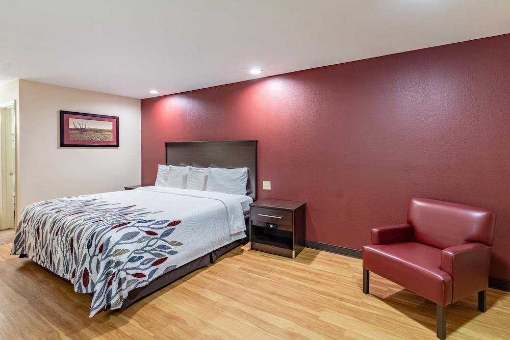 Red Roof Inn Buffalo, TX photo 7