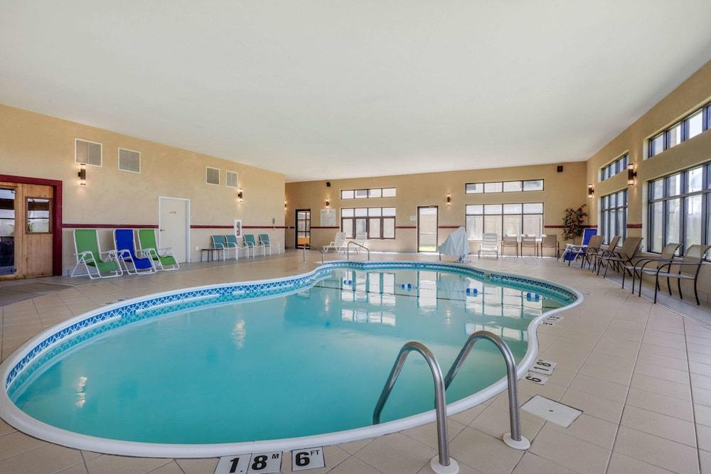 Comfort Suites Rolla photo 50