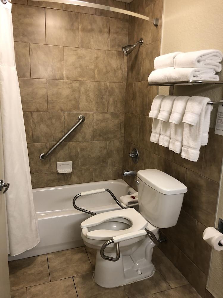 Ramada by Wyndham New Iberia photo 18