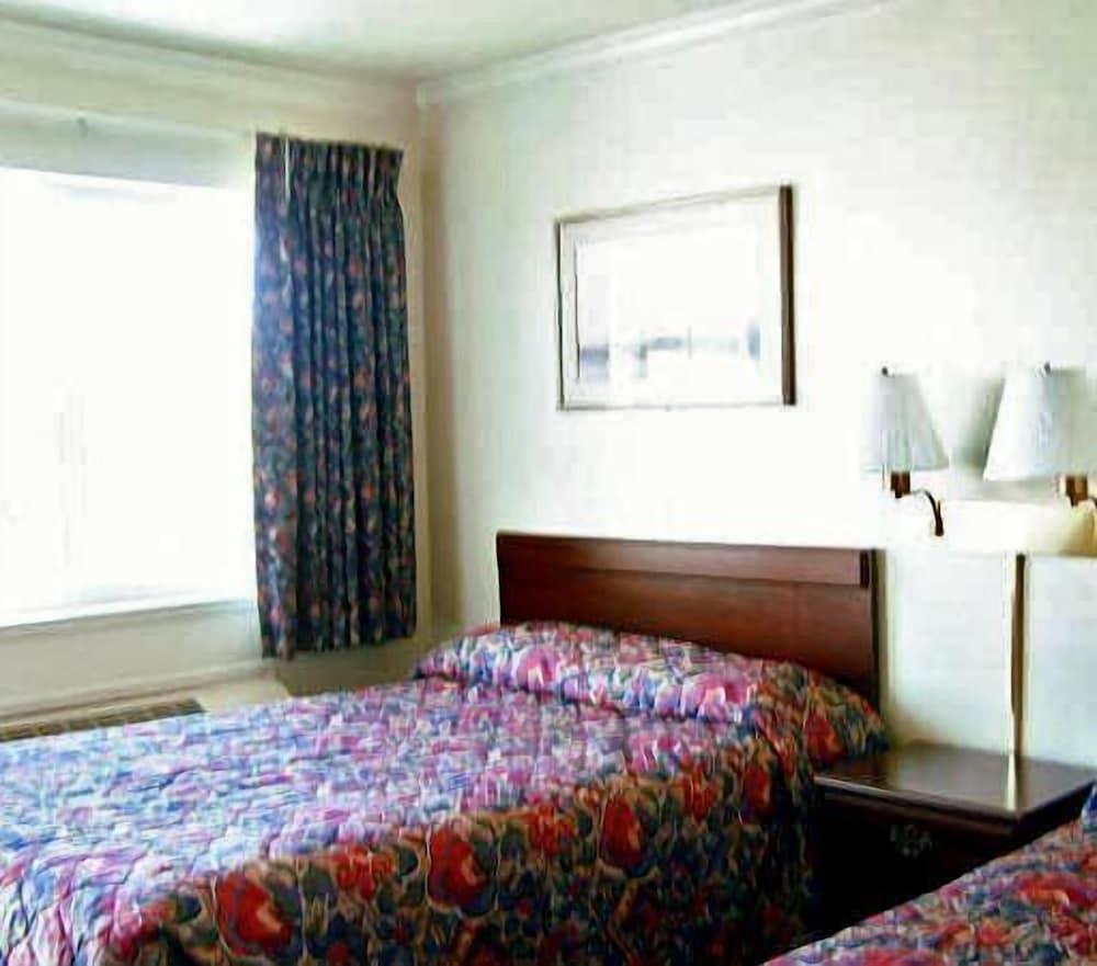 Economy Inn Monterey photo 2