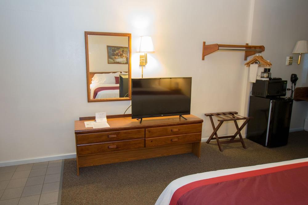 Chalet Motel Mequon photo 8