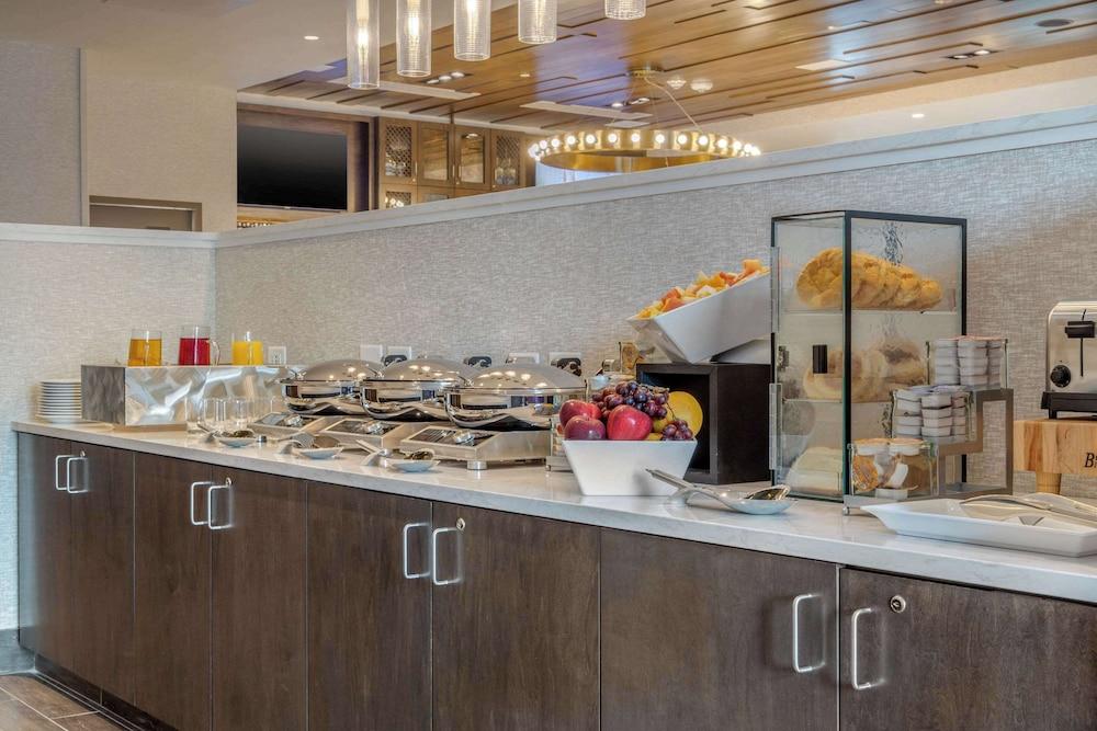 DoubleTree by Hilton Charleston Riverview photo 68