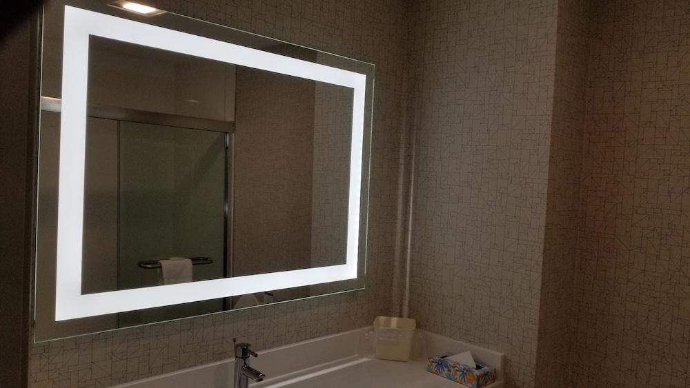 Holiday Inn Express & Suites Lake Forest by IHG photo 21