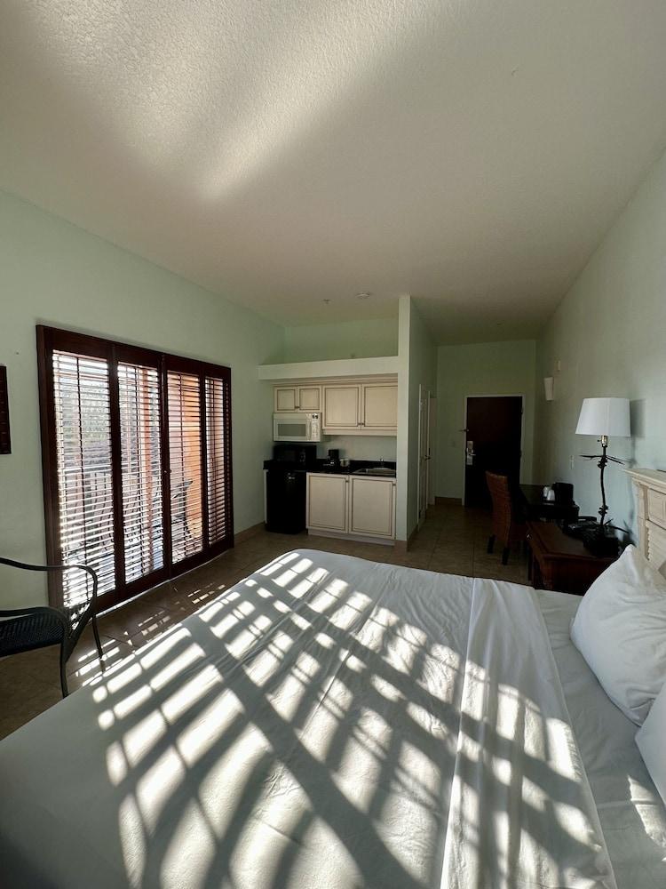 Tahitian Inn photo 12
