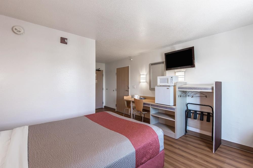 Motel 6 Junction City, KS photo 13