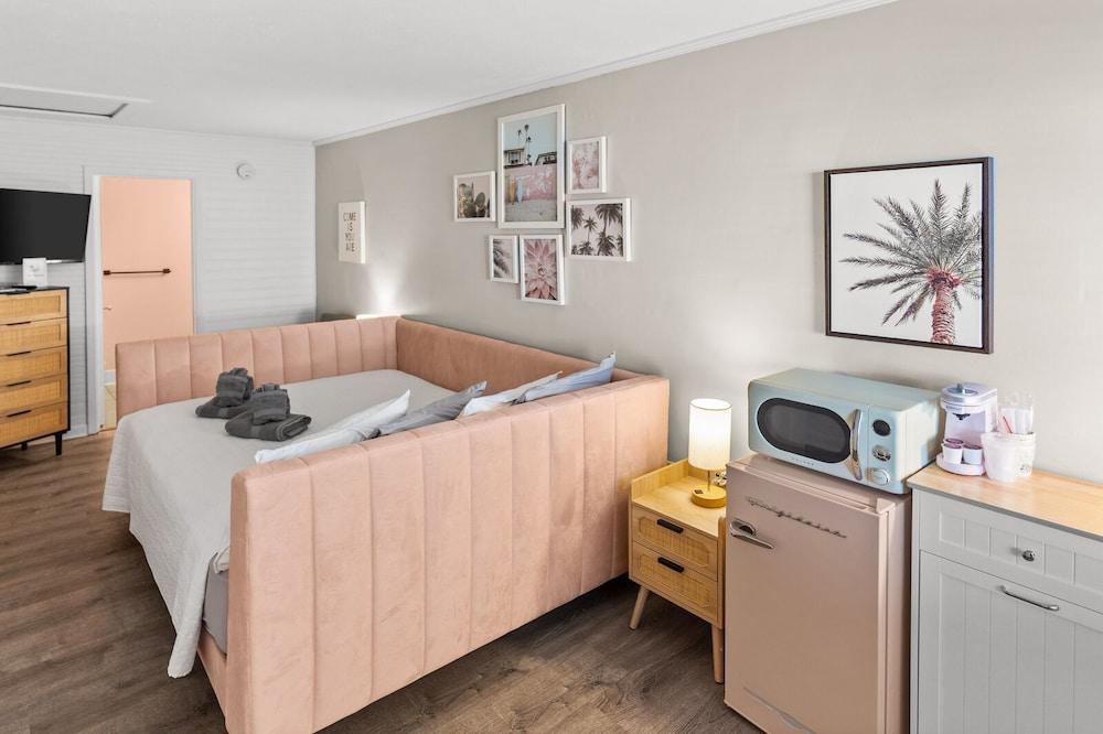 Dry Dock Inn photo 100