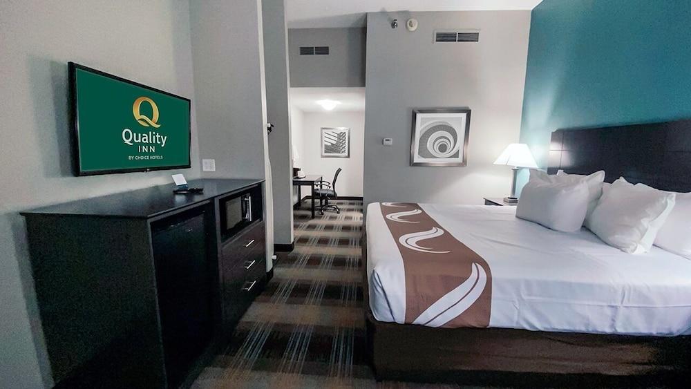 Quality Inn Roseville-Detroit North photo 5