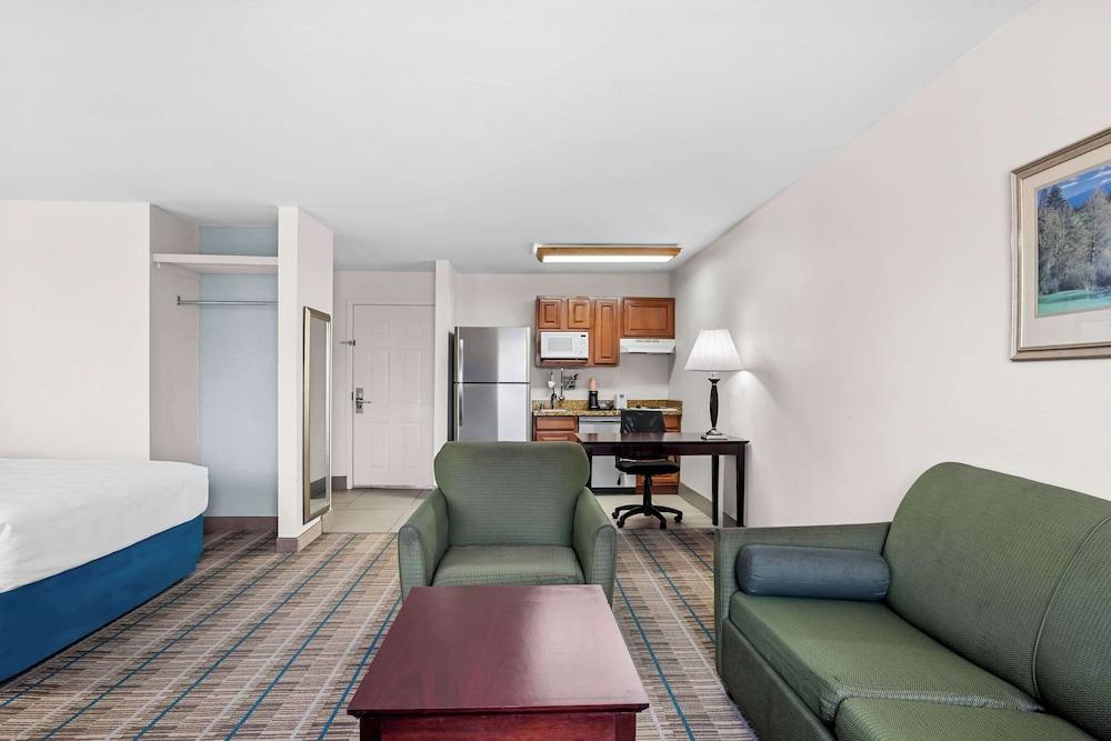 MainStay Suites Addison-Dallas photo 20