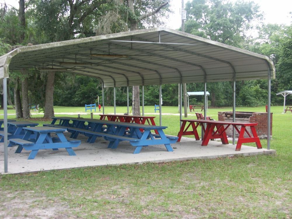 Deerwood Inn and Madison Campground photo 15