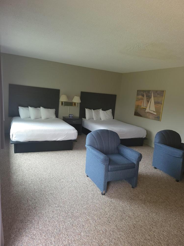Lakeshore Lodge photo 35