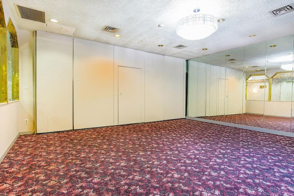 Americas Best Value Inn Moline photo 29