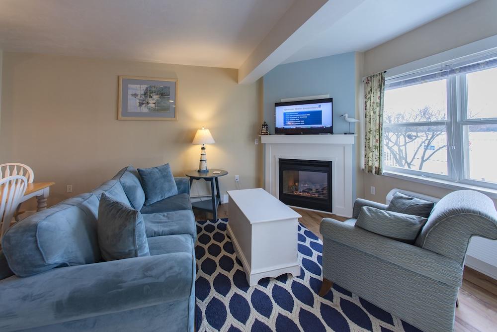 Edgewater Resort photo 68