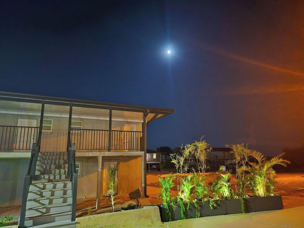 Beach 5 Villas - Immaculate 300 steps from the Ocean photo 92