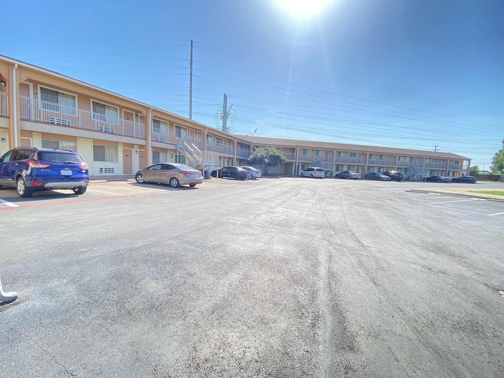 Great Western Inn & Suites - Saginaw photo 7
